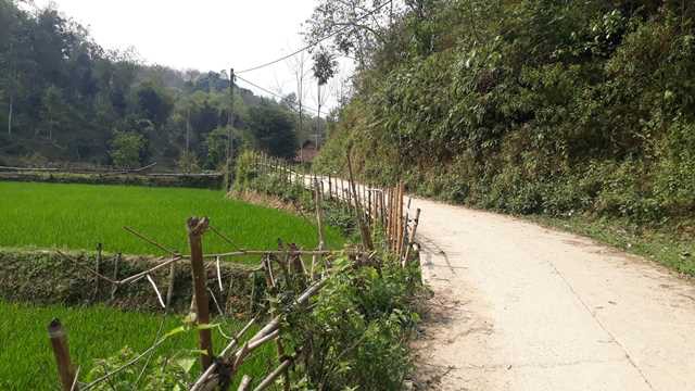 Con đường nhỏ dẫn về xã Thanh Nưa huyện Điện Biên, tỉnh Điện Biên. 