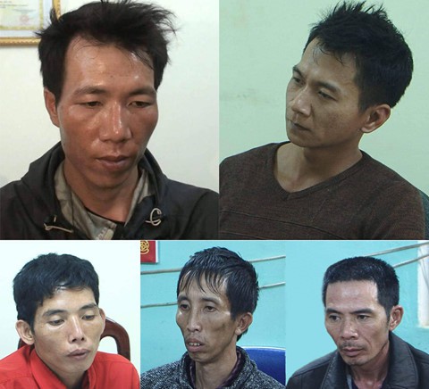 
5 đối tượng bị khởi tố bắt giữ: Lường Văn Hùng (trên cùng bên trái); Vương Văn Hùng (trên cùng bên phải); Lường Văn Lả (áo đỏ); Bùi Văn Công (ở giữa) và Phạm Văn Nhiệm (dưới cùng bên phải).
