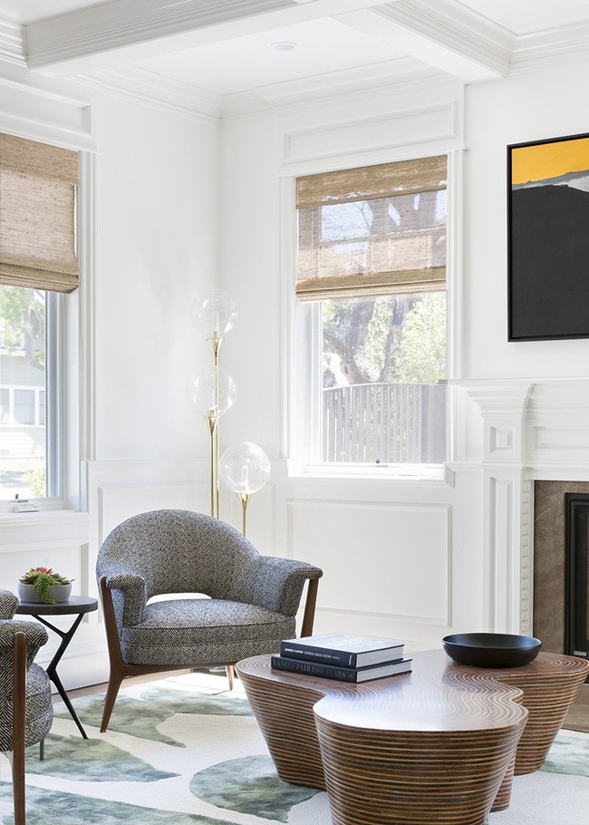 Bên cạnh những mẫu bàn trà hình tròn, hình vuông thì cũng có không ít những thiết kế sáng tạo, độc đáo, đầy ấn tượng để bạn lựa chọn cho gia đình mình.