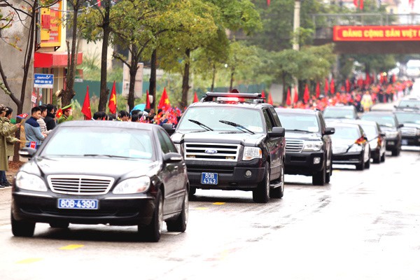 Đoàn xe của Chủ tịch Triều Tiên rời khỏi nhà ga Đồng Đăng.