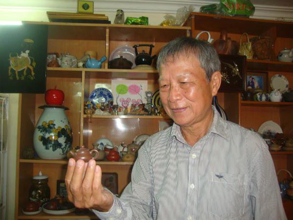 Các ấm trà làm chất liệu đất cũng có giá cao hơn nhiều so với ấm làm từ chất liệu sứ.