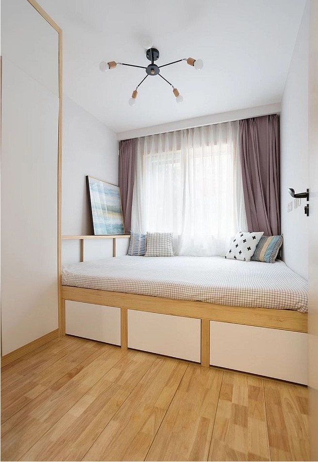 Căn phòng đẹp nền nã, đủ đầy các vật dụng.