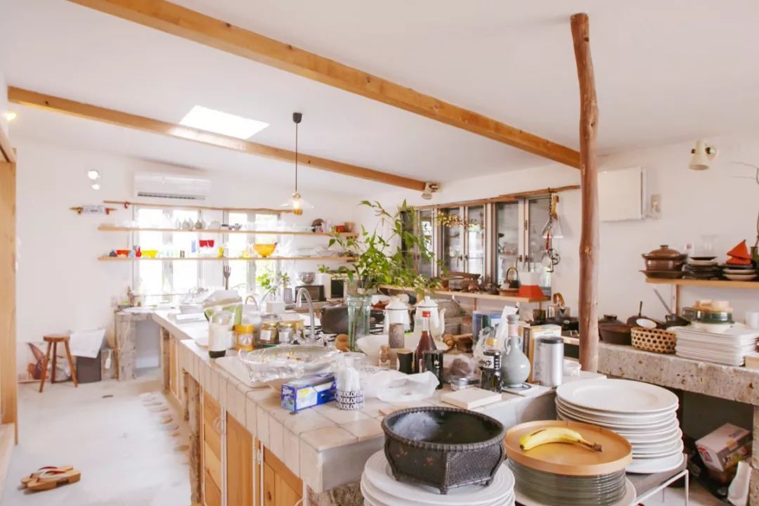 Không gian sống của bà tràn đầy năng lượng và nguồn cảm hứng.