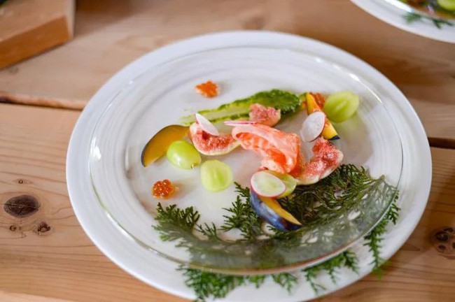 Bà yêu thích tìm hiểu về các loại thực phẩm và cách nấu nướng.