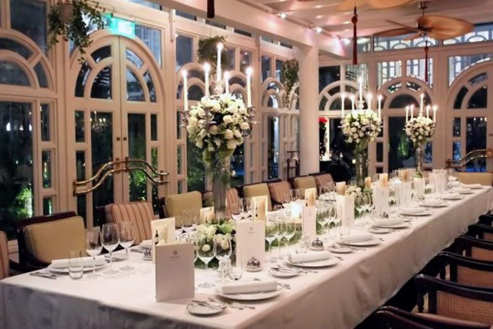 Phòng L’orangerie với lối thiết kế nhà kính sang trọng mang phong cách châu Âu, không gian hội họp độc đáo nằm ẩn mình giữa khu vườn xinh đẹp này hoàn toàn thích hợp cho những buổi gặp gỡ riêng tư, tiệc tối hoặc tiệc sinh nhật.