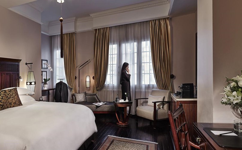 Được xây dựng từ cách đây hơn một thế kỷ, khách sạn Sofitel Legend Metropole Hà Nội gồm 364 phòng ở hai khu chính Metropole cổ và Opera mới. Vẫn giữ nguyên nét cổ điển huy hoàng, các phòng đều được trang bị đầy đủ tiện nghi cao cấp theo phong cách trang nhã của thuở ban đầu.