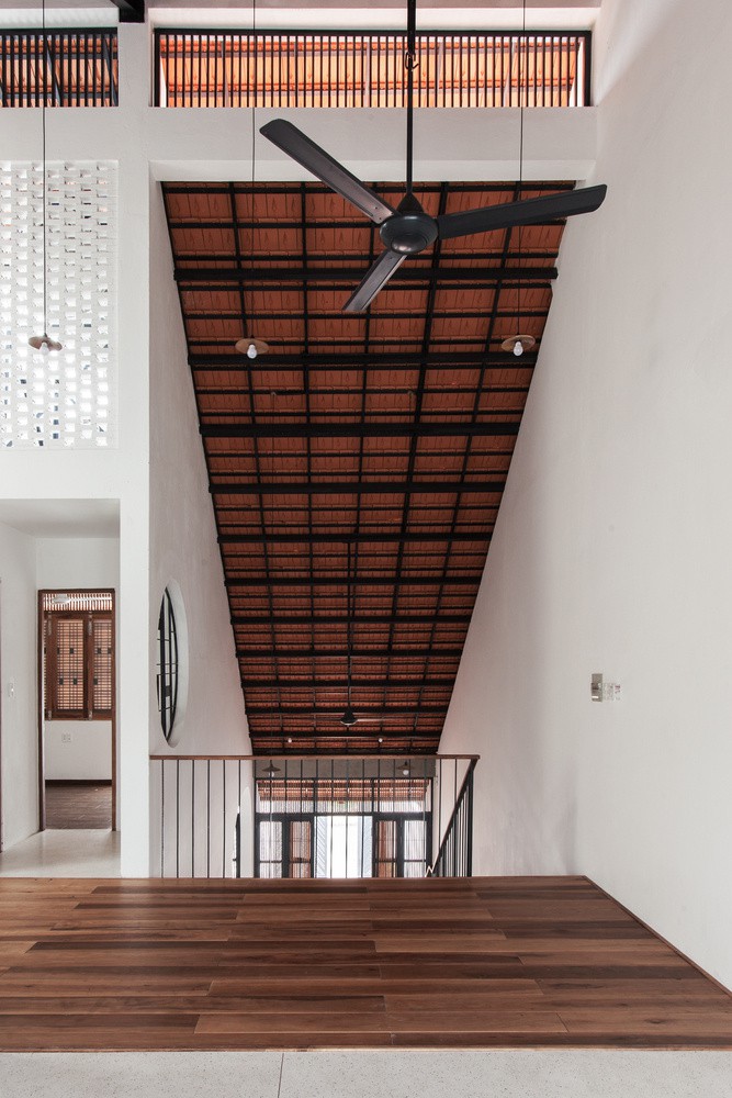Với tiêu chí hạn chế sử dụng điều hòa không khí, ngôi nhà vẫn mát mẻ quanh năm.