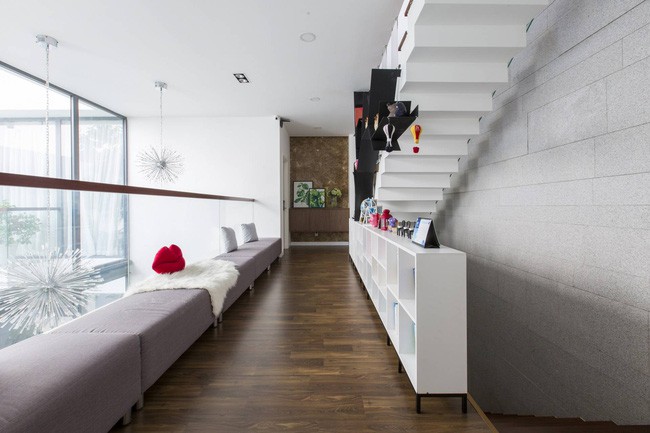 Các tầng lầu đều có những khoảng sinh hoạt chung thiết kế đẹp mắt và thông minh.