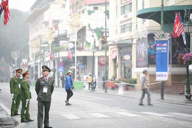 An ninh quanh khu vực khách sạn Metropole Hà Nội - nơi diễn ra Hội nghị thượng đỉnh Mỹ - Triều Tiên lần 2 được bảo vệ nghiêm ngặt.