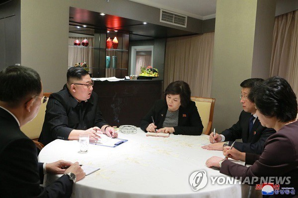 Ông Kim họp chiến lược với các nhà đàm phán Triều Tiên tại khách sạn Melia. (Ảnh: KCNA)