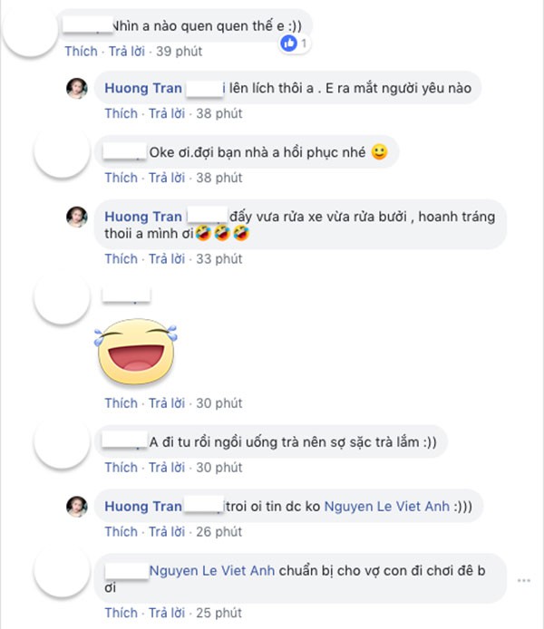 Bà xã Việt Anh vui vẻ tag anh vào cuộc trò chuyện với bạn bè.