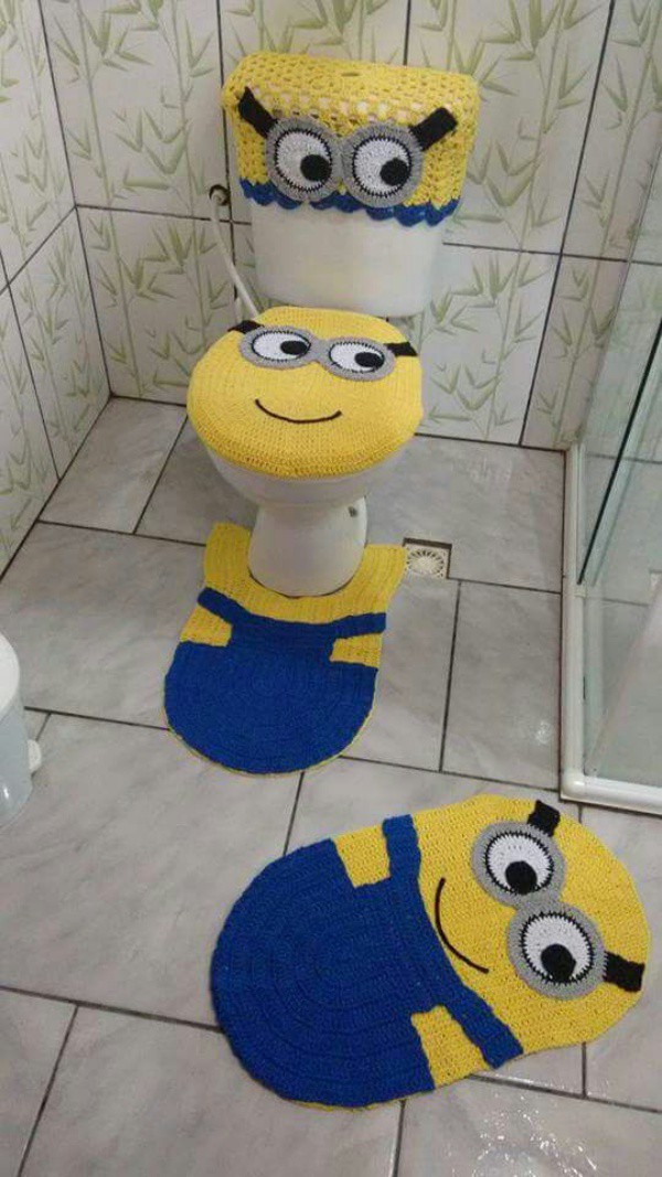 
Nhà vệ sinh với đồ len móc hình Minions cho bé thêm yêu không gian của mình nhiều hơn.
