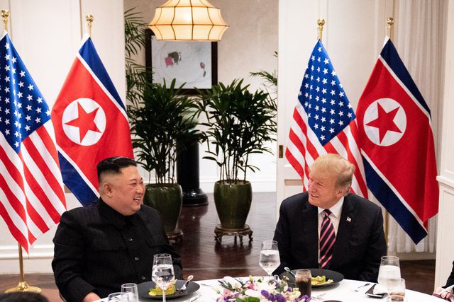 Chủ tịch Kim và Tổng thống Trump dùng bữa tối.