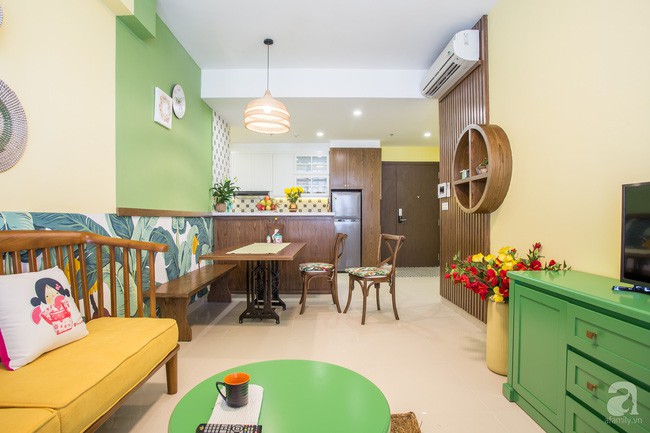 Hai gam màu chủ đạo được sử dụng là xanh lá và màu vàng của đồng lúa chín.