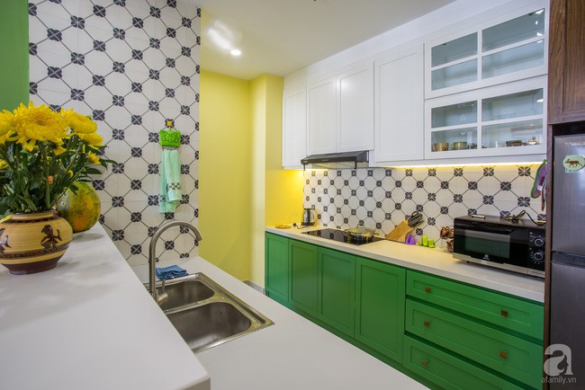 Sự kết hợp linh hoạt và khéo léo giữa các mảng màu tạo nên không gian vui nhộn, đầy thú vị.