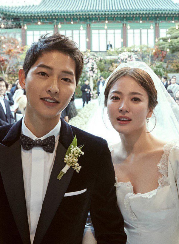 
Năm 2017, Song Hye Kyo kết thúc chuỗi ngày độc thân bằng một đám cưới với Song Joong Ki.
