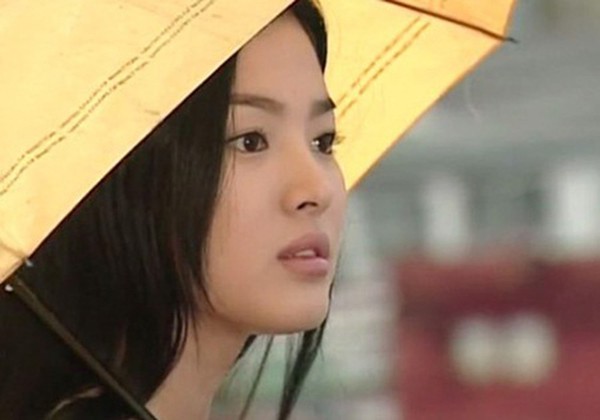 
Song Hye Kyo từng gây thổn thức cho bao người mê phim Hàn với Trái tim mùa thu.
