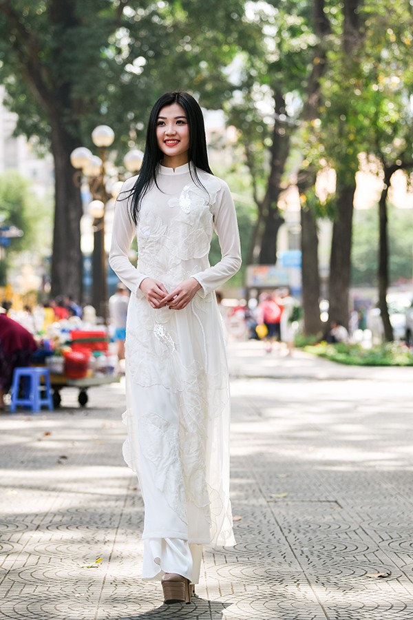 Sau Cả một đời ân oán, Huyền Thanh tiếp tục đóng phim truyền hình Những cô gái trong thành phố với vai Mai nhu mì, 18 tuổi, theo người yêu lên thành phố làm công nhân may.