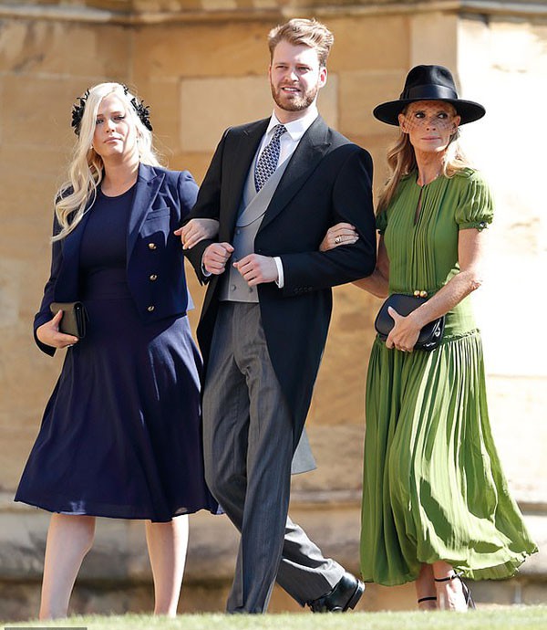 Louis Spencer cùng mẹ và chị gái trong đám cưới Hoàng tử Harry và Meghan Markle ở lâu đài Windsor hôm 19/5/2018. Ảnh: UK Press.