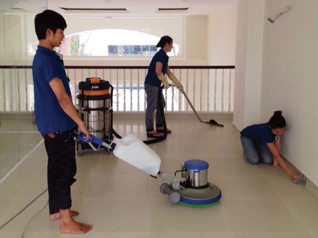 Nhiều sinh viên dọn dẹp nhà cửa thuê kiếm thêm thu nhập dịp Tết.