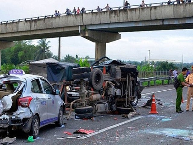 Ngày 9/2 (mùng 5 Tết), toàn quốc xảy ra 34 vụ tai nạn giao thông đường bộ, làm chết 26 người, bị thương 33 người.