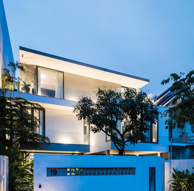 Nhóm kiến trúc sư đã quyết định biến cây xanh trở thành một loại vật liệu của công trình. Nhà hoàn thành vào đầu năm 2018.