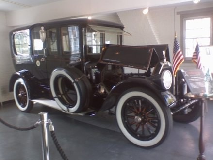 Mẫu xe chạy động cơ hơi nước chở tổng thống Mỹ những năm 1910.