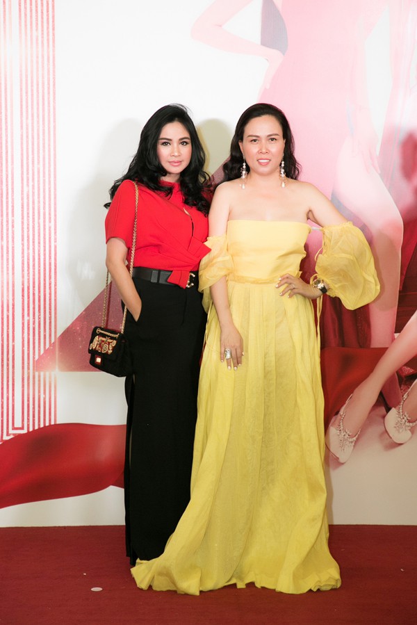 Diva Thanh Lam cũng dự sự kiện theo lời mời của doanh nhân Phượng Chanel, bạn thân của chị.