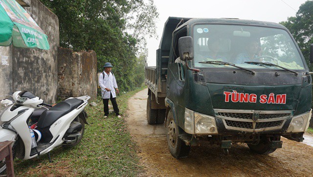 Để ngăn chặn dịch bệnh lây lan công tác phun thuốc, khử trùng được tiến hành thường xuyên