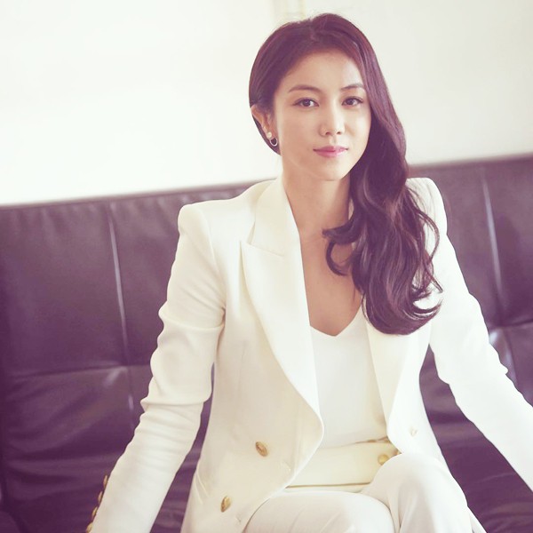 Nhan sắc nữ diễn viên gây sốt bởi tin đồn ngoại tình với Song Joong Ki.