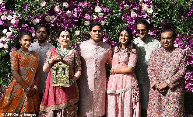 Gia đình siêu tỷ phú giàu nhất Ấn Độ Mukesh Ambani