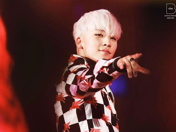 Seungri sinh ngày 12/12/1991 với tên thật là Lee Seung-hyun. Khi trở thành một thành viên của BIG BANG, cậu út đã quyết định lấy nghệ danh là Seungri hay V.I với ý nghĩa là thắng lợi cùng mong ước tỏa sáng trên con đường ca sĩ. Thời điểm chính thức debut, Seungri mới chỉ 16 tuổi, số tuổi còn quá nhỏ đối với một thần tượng lúc bấy giờ.