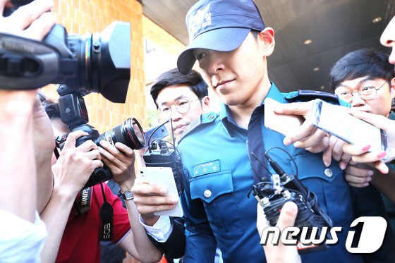 Trước đó, Top - anh cả của nhóm nhạc Hàn này cũng bị dính án 10 tháng tù vì sử dụng cần sa.