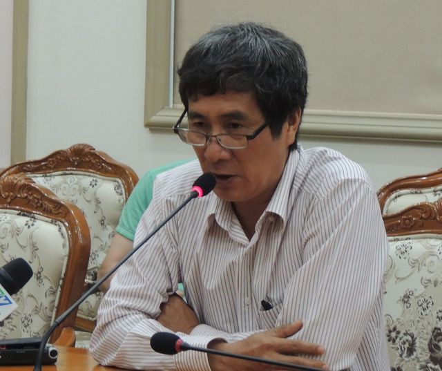 Ông Trần Minh Bình, hiệu trưởng Trường THPT Long Thới cho hay, cá tính, cách ứng xử, kỹ năng sư phạm của cô Châu không còn phù hợp với công tác giảng dạy
