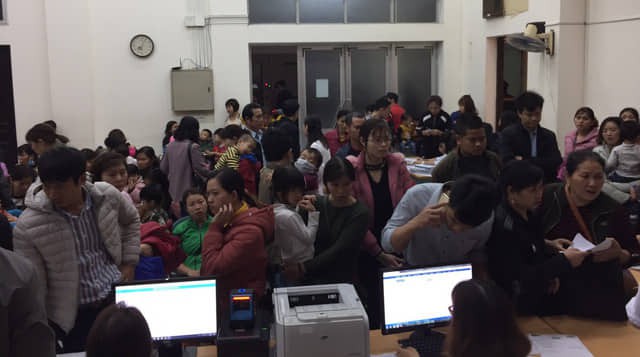 Ngày 16/3, tại bệnh viện Bệnh nhiệt đới Trung ương, Viện Sốt rét, có tới hơn 1.100 trẻ ở Bắc Ninh được bố mẹ đưa đi xét nghiệm sán lợn.