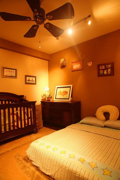 Phòng của con trai được Hà Kiều Anh trang trí bằng những món đồ dễ thương, sinh động.