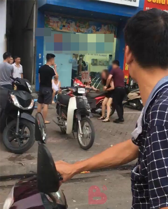 Người đàn ông đánh vợ trước mặt con nhỏ gây phẫn nộ tại Hà Nội hồi tháng 6/2017