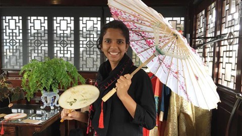 Alibava học xong cao học 3 tuần trước, sau khi học th&ecirc;m c&aacute;c lớp m&ugrave;a h&egrave; năm ngo&aacute;i để xong sớm hơn c&aacute;c bạn. Ảnh: Abdul Nazer.