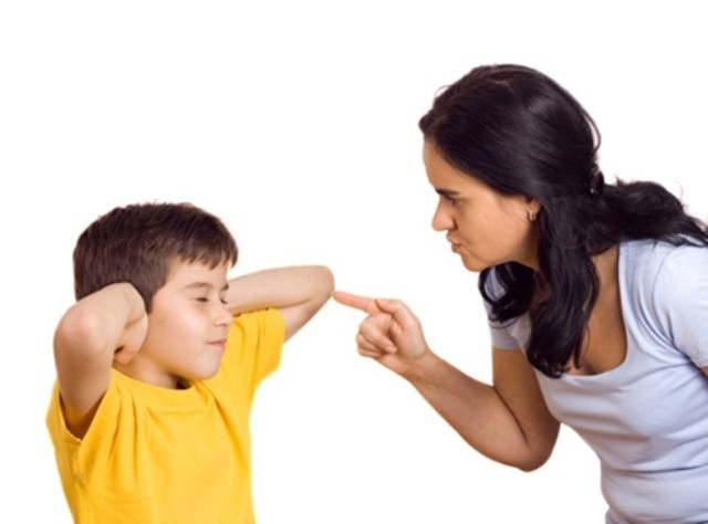 Thông thường, khi có xung đột giữa các anh chị em trong gia đình, đứa trẻ lớn thường bị cha mẹ chỉ trích đầu tiên mặc dù chưa tìm hiểu nguyên nhân (Ảnh minh họa)