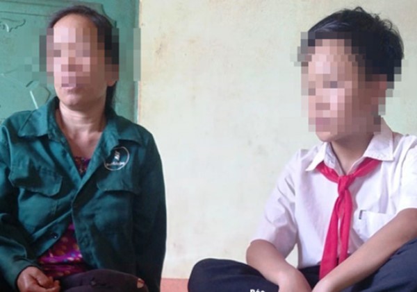 Em S. cùng mẹ. Ảnh: Người Lao Động.