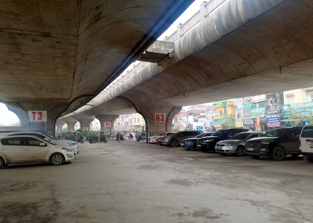  Tại điểm T3, H3 ch&acirc;n cầu Vĩnh Tuy cho ph&eacute;p c&aacute;c phương tiện gửi theo th&aacute;ng, theo lượt hoặc chỉ ban ng&agrave;y hoặc chỉ ban đ&ecirc;m. 