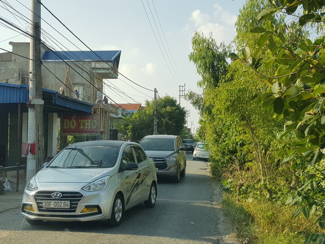 
Nhiều tài xế phản đối trạm thu phí bằng cách đi vào đường dân sinh khiến cuộc sống của người dân thuộc tổ dân phố Hưng Lộc, thị trấn Mỹ Lộc bị xáo trộn.
