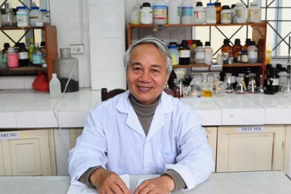 
PGS Trần Hồng Côn - khoa Hóa ĐH Tổng hợp.
