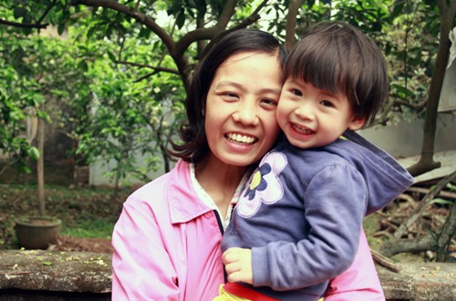 Chị Nguyễn Thị Yên từ chối phác đồ điều trị, chấp nhận bị mù để sinh con. Ảnh Vnexpress