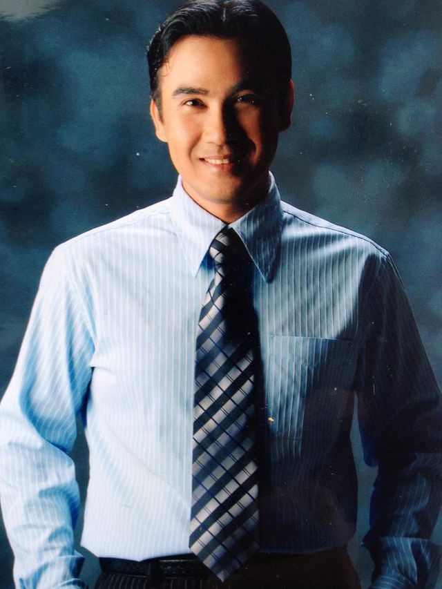 Năm 2004, Quyền Linh tham gia làm người dẫn chương trình cho gameshow “Nhịp sống sôi động” nhưng không được thành công như mong đợi khiến Quyền Linh cảm thấy mình không có năng khiếu dẫn chương trình.