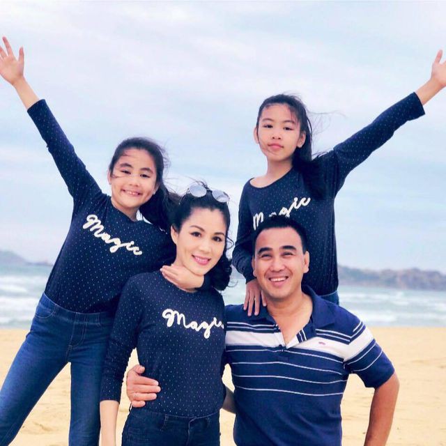 Tháng 11 /2005, Quyền Linh kết hôn với Dạ Thảo – người hâm mộ của nam diễn viên. Hiện gia đình Quyền Linh đang sống rất hạnh phúc với hai cô con gái nhỏ đáng yêu.