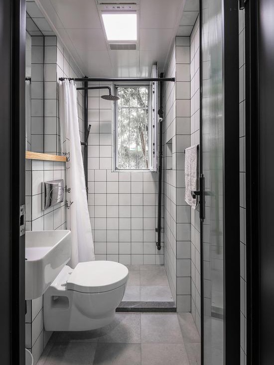 Phòng tắm được quy hoạch lại, đảm bảo nhu cầu sử dụng và tính riêng tư.