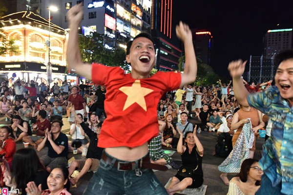 
CĐV Việt Nam phấn khích với chiến thắng của đội tuyển.
