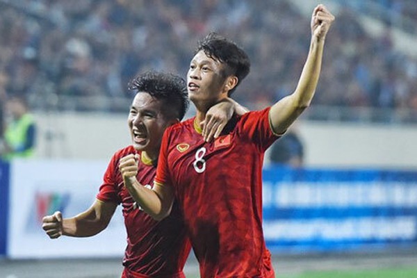 
Thanh Sơn xuất sắc ghi bàn giúp Việt Nam thắng đậm 4-0.
