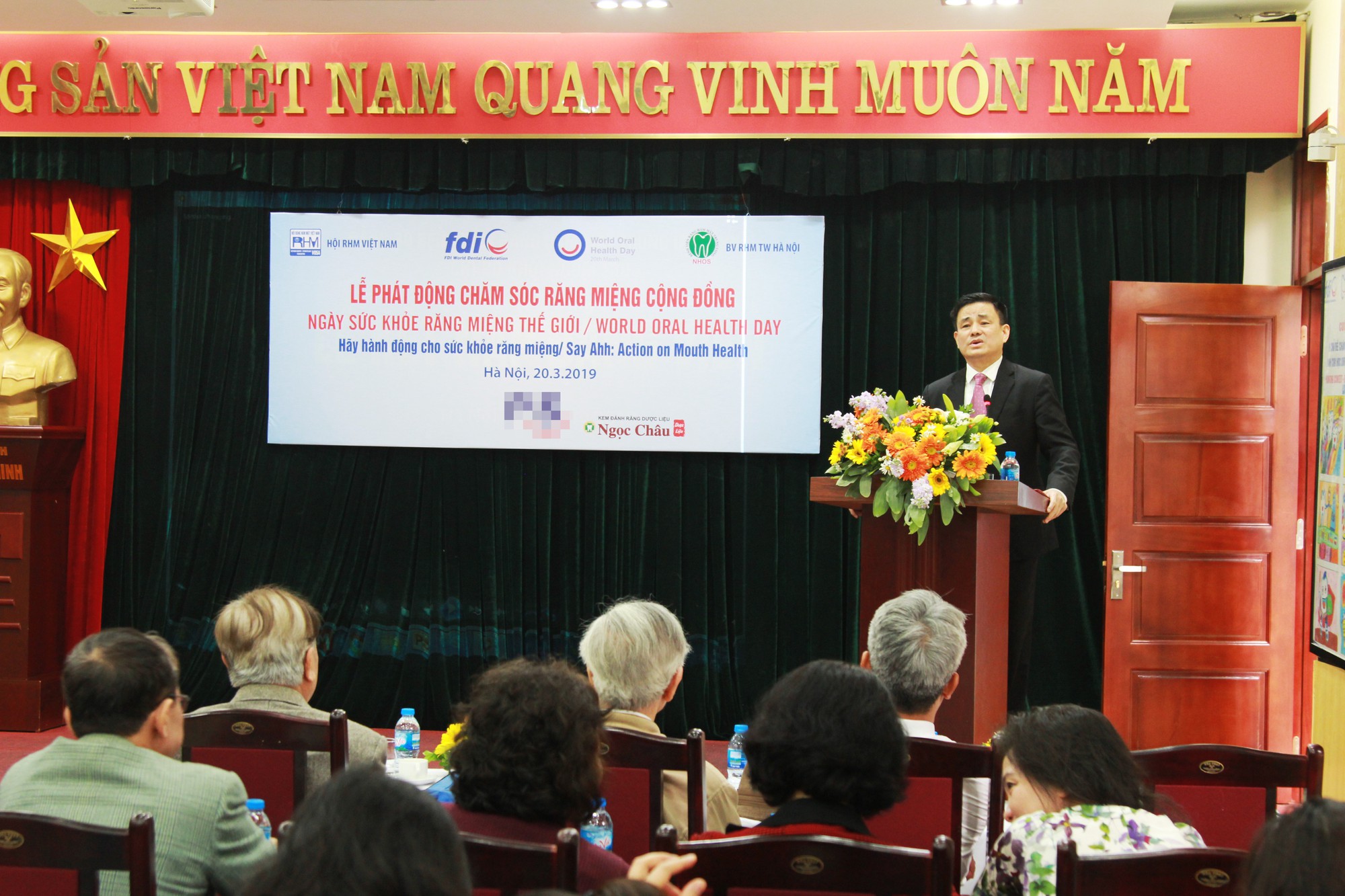 TTND, GS Trịnh Đình Hải – Giám đốc Bệnh viện Răng hàm mặt trung ương, Chủ tịch Hội Răng hàm mặt Việt Nam phát biểu tại buổi Lễ phát động chăm sóc răng miệng cộng đồng tại Bệnh viện Răng hàm mặt Trung ương